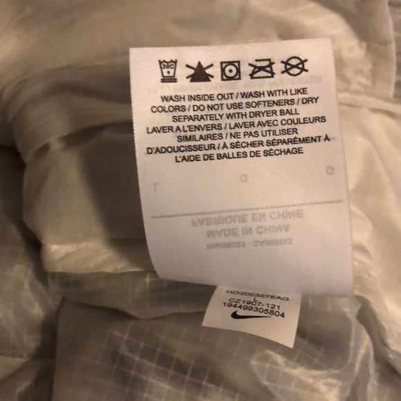 NWT Nike Sportswear Women's Puffer Jacket, L - Picture 9 of 9